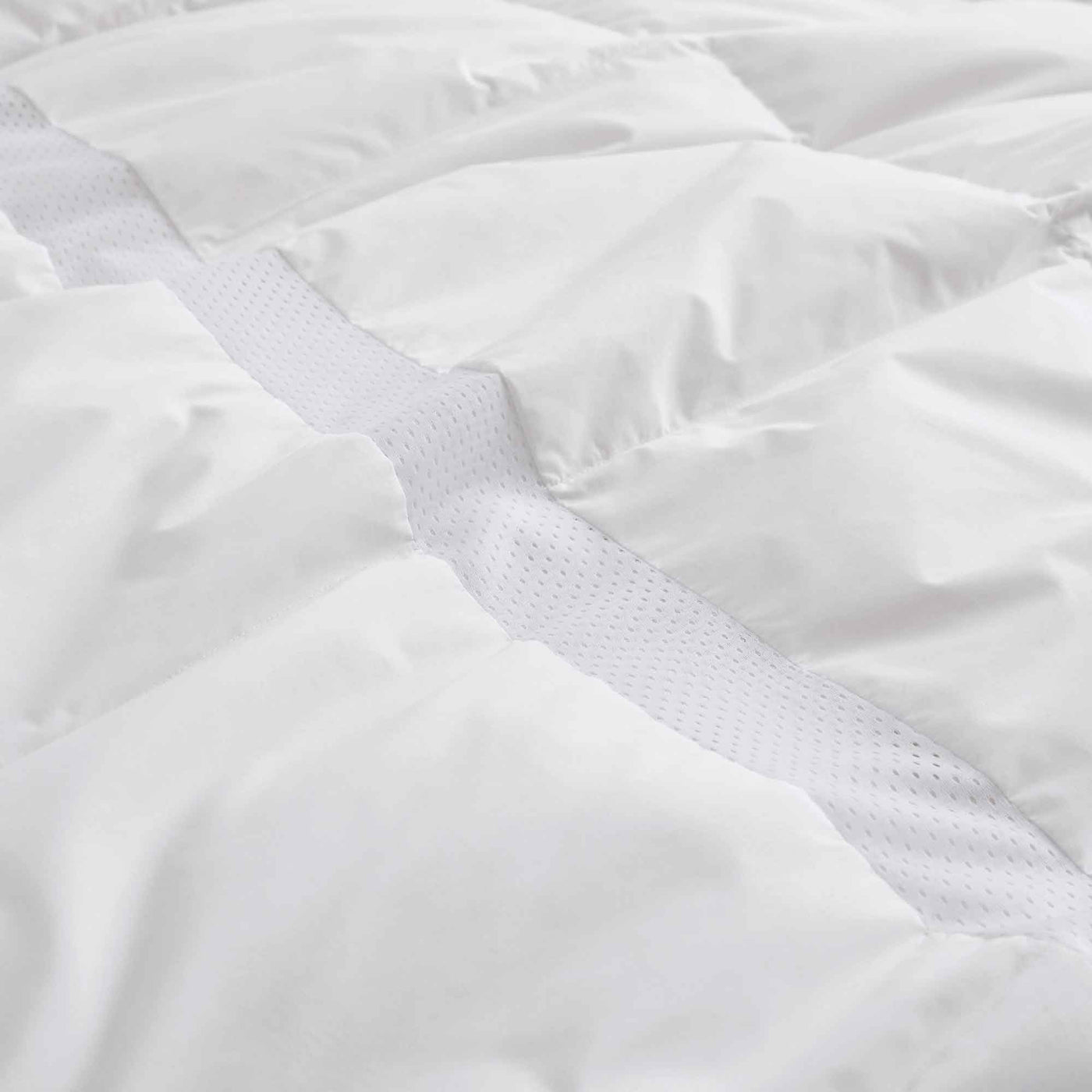 Ultra Lightweight Cooling Down Comforter