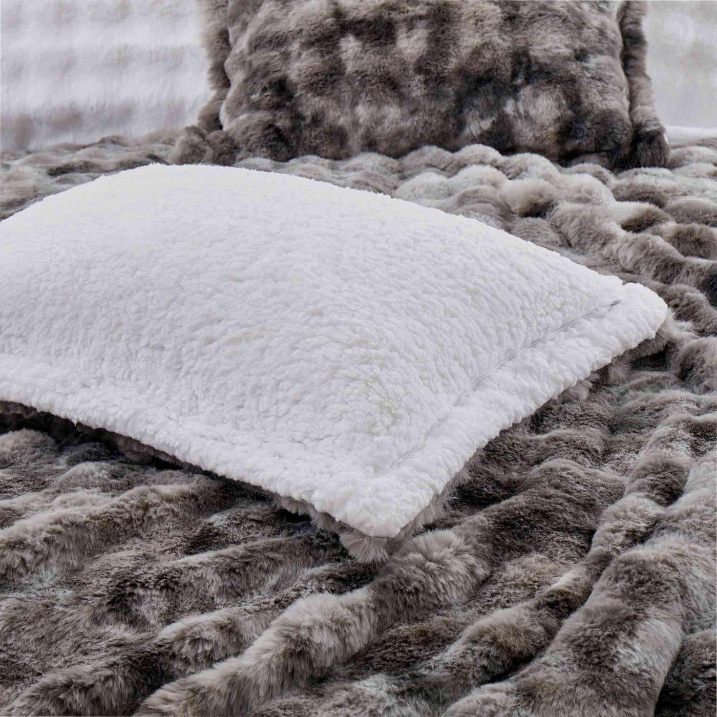 3 Piece Plush Reversible Faux Rabbit Fur Comforter Set