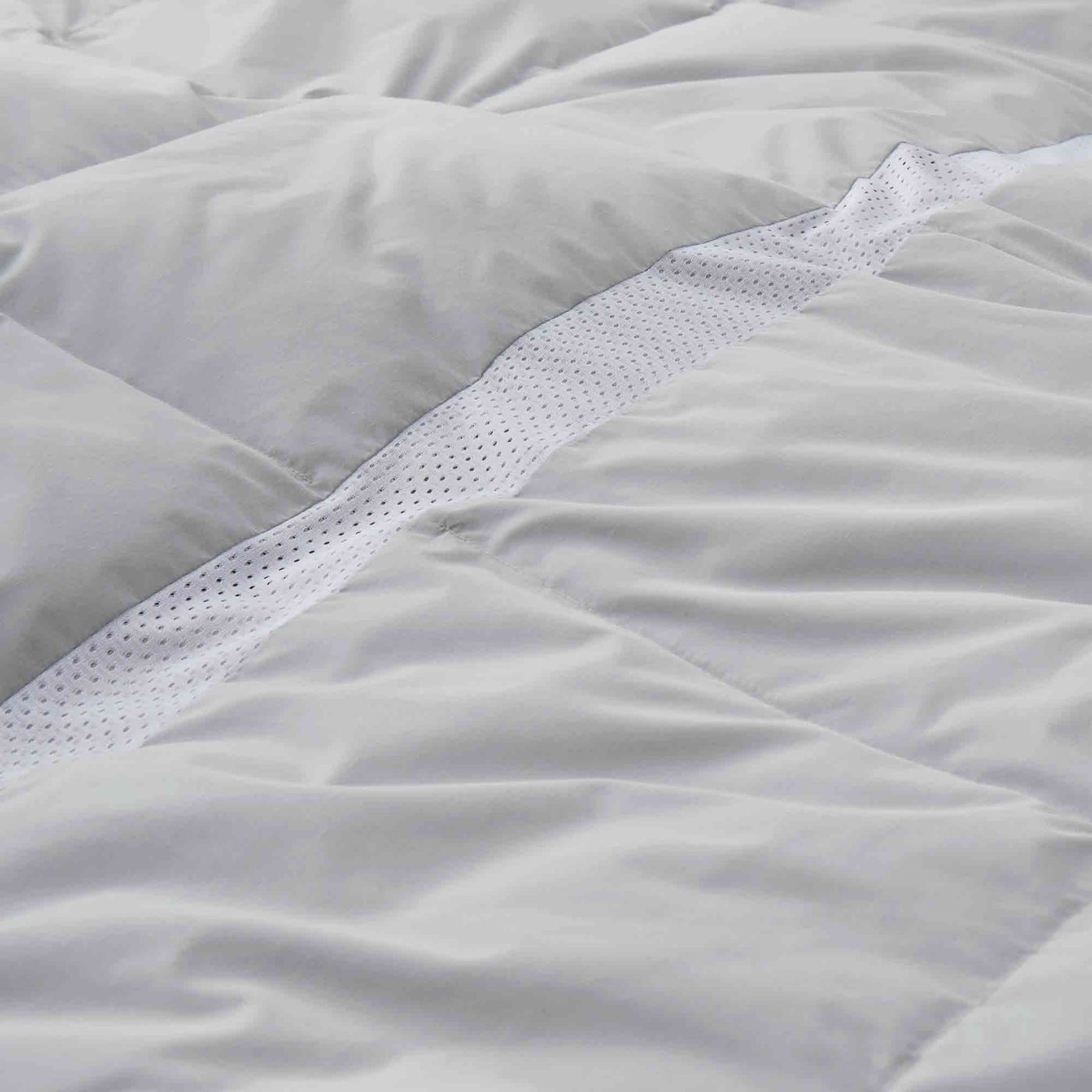Ultra Lightweight Cooling Down Comforter