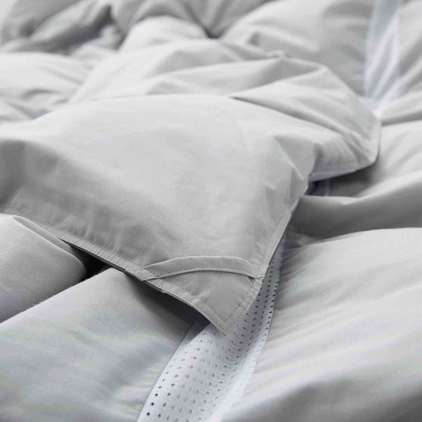 Ultra Lightweight Cooling Down Comforter