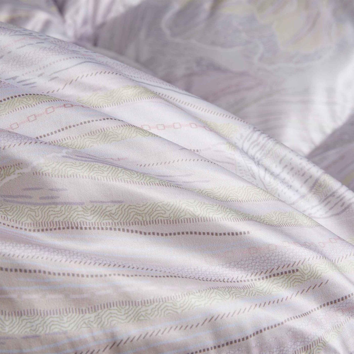 All Season Silk Covered 93% White Goose Down Comforter
