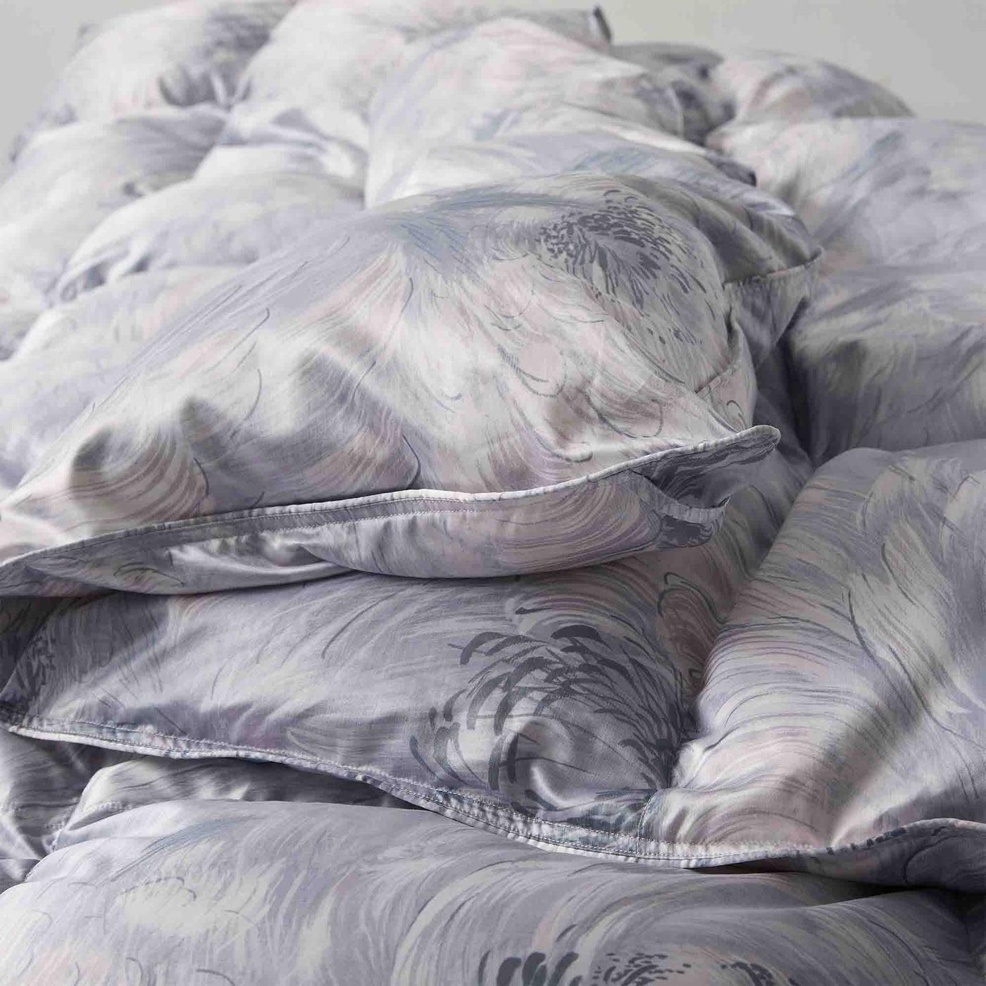 All Season Silk Covered 93% White Goose Down Comforter