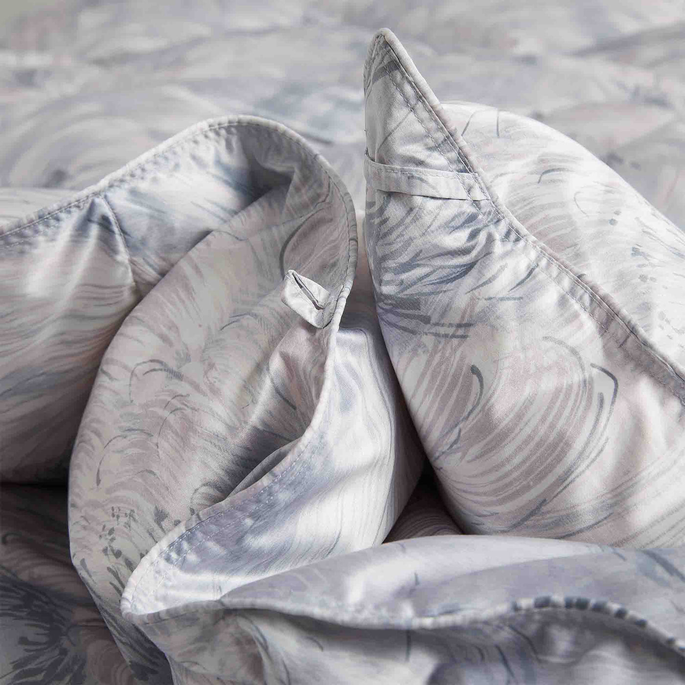 All Season Silk Covered 93% White Goose Down Comforter
