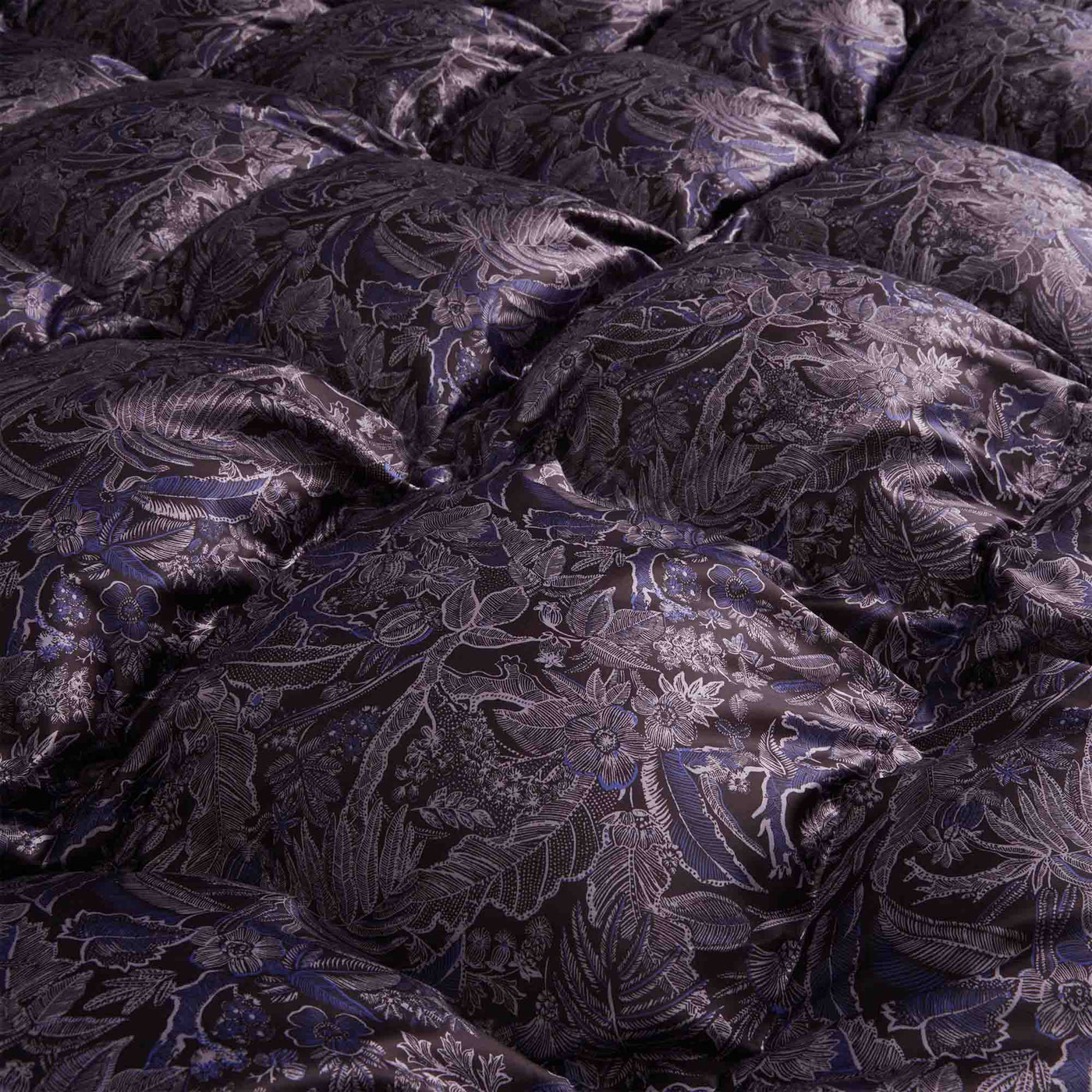 All Season Silk Covered 93% White Goose Down Comforter